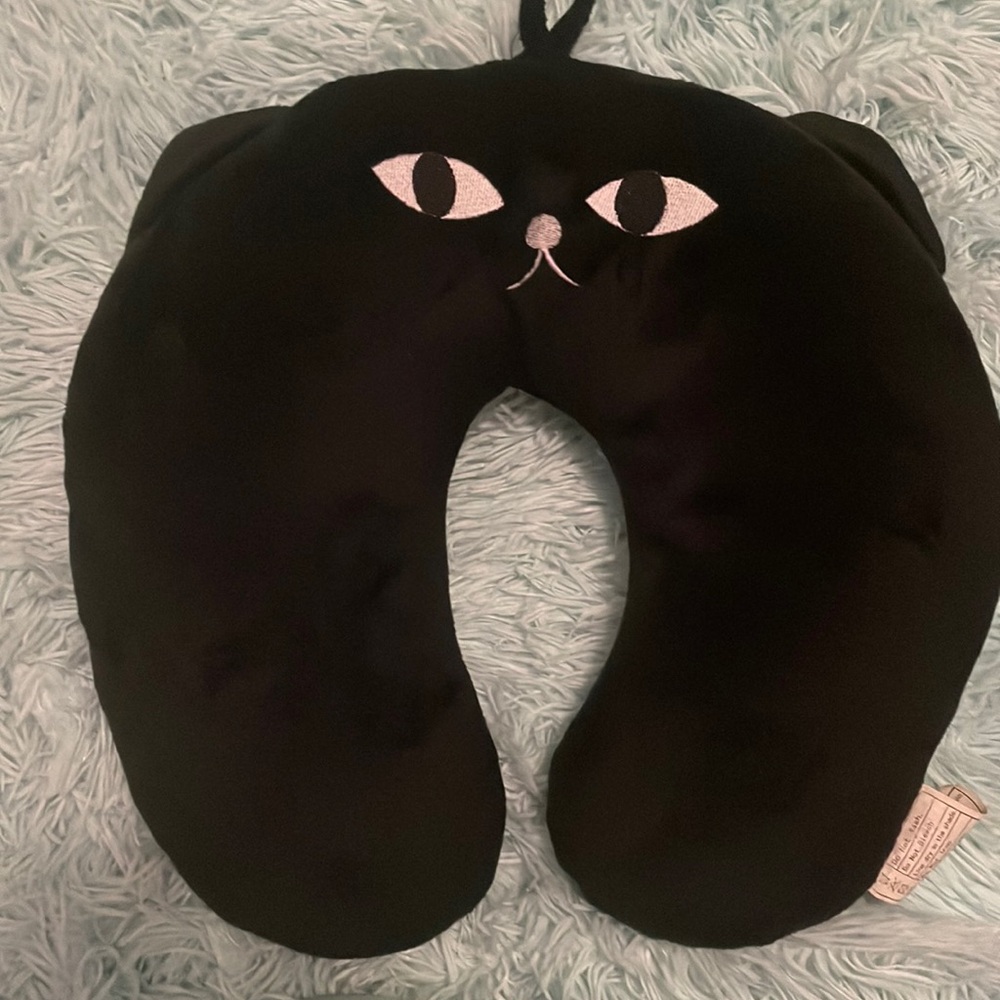 Travel neck pillow
